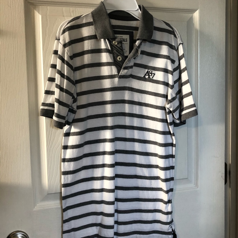 Aéropostale T-Shirt with Collar